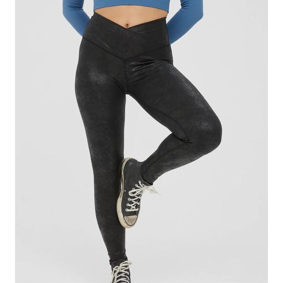 OFFLINE By Aerie Hugger Crackle Crossover Legging black size M - Picture 1 of 8
